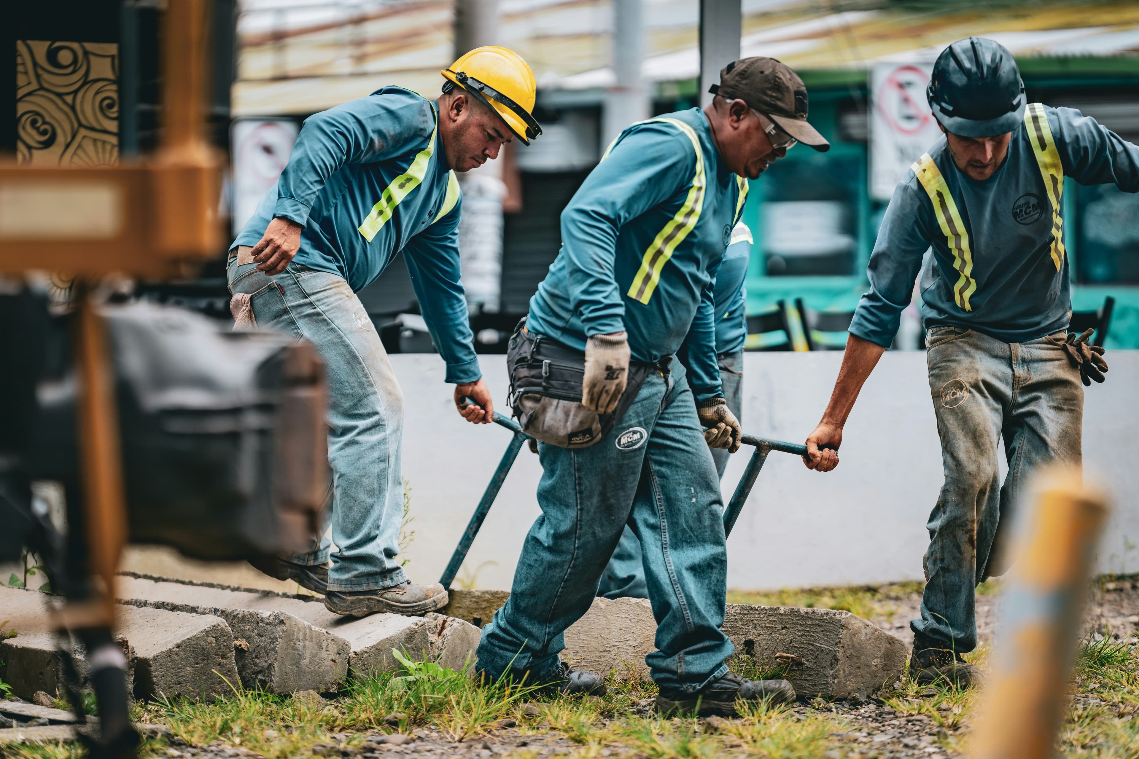 Equipo de servicios coordinando trabajo